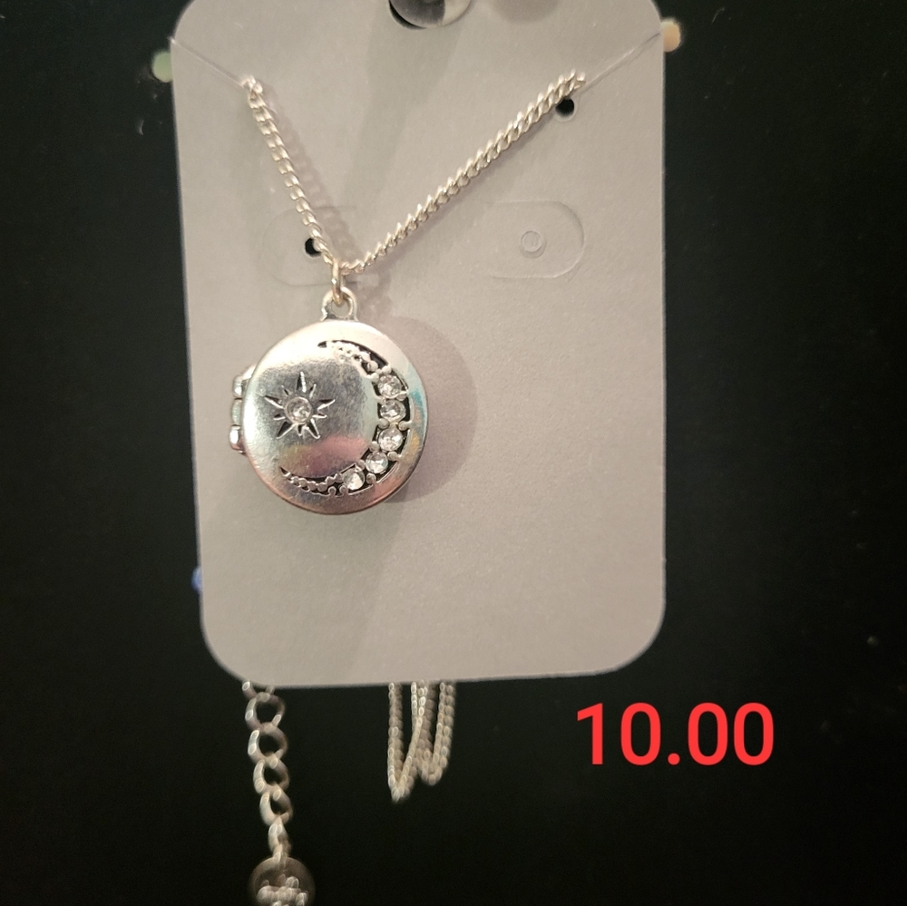 Locket - Picture 2 of 2